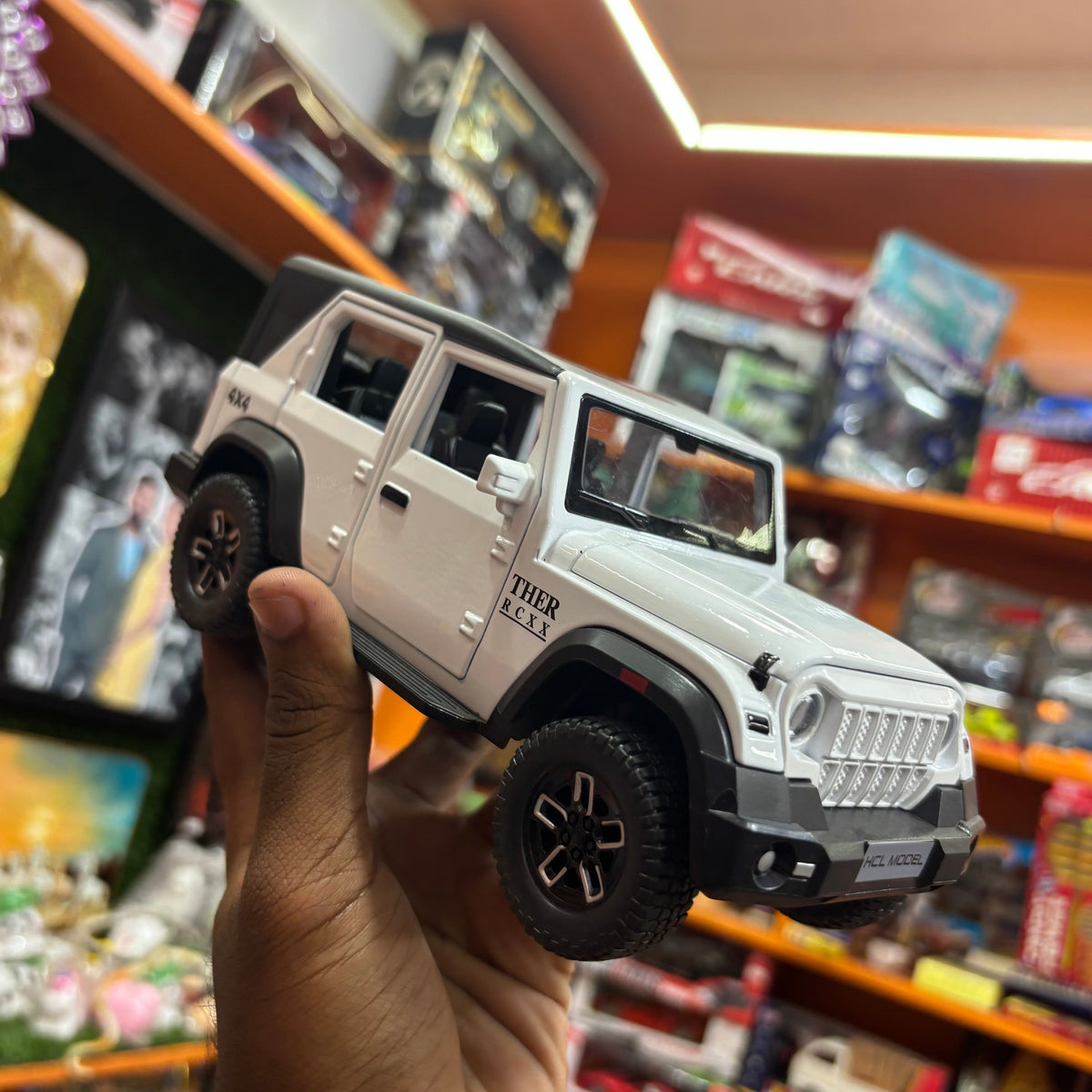 Thaarr RC 4x4 Jeep – Smoke & Lights ⚡